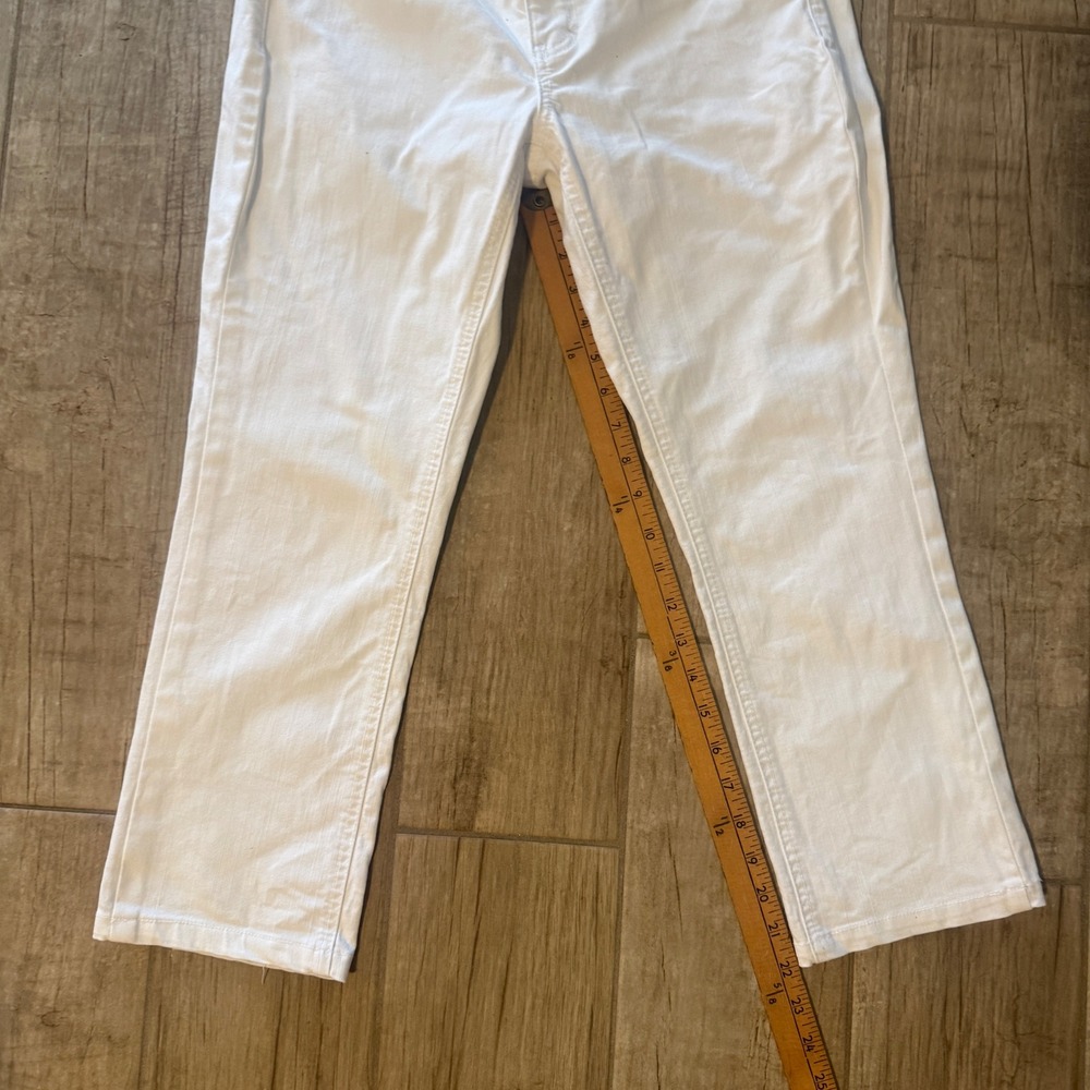 White House Black Market Cropped Jeans in White - Picture 10 of 16